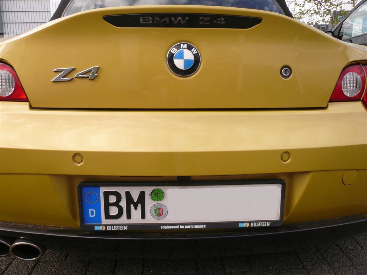 Pioneer AVH-Z700DAB mit Navigationsrechner AVIC-F260 und Rückfahrkamera im BMW Z4 nachgerüstet.