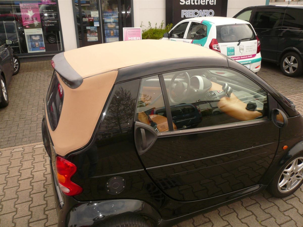Smart ForTwo, Verdeckbezug in Sonnenland Stoff beige geliefert und montiert.