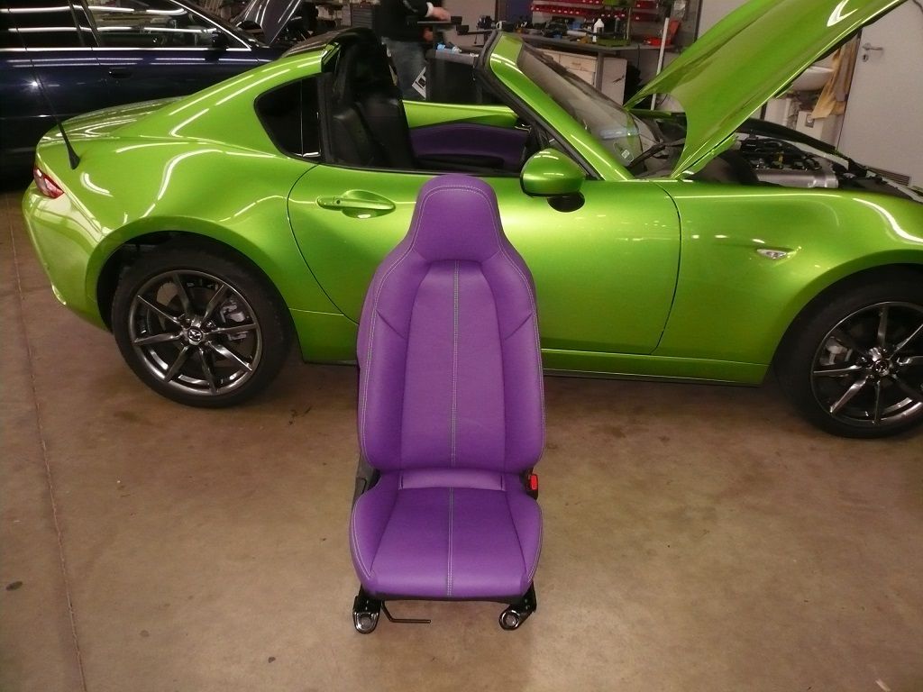 Mazda MX5 Cabrio Innenausstattung in Leder Lamborghini Lila mit grünen Nähten neu angefertigt und montiert.