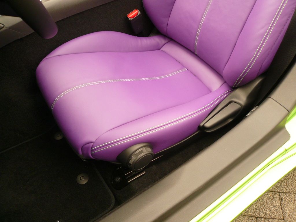 Mazda MX5 Cabrio Innenausstattung in Leder Lamborghini Lila mit grünen Nähten neu angefertigt und montiert.