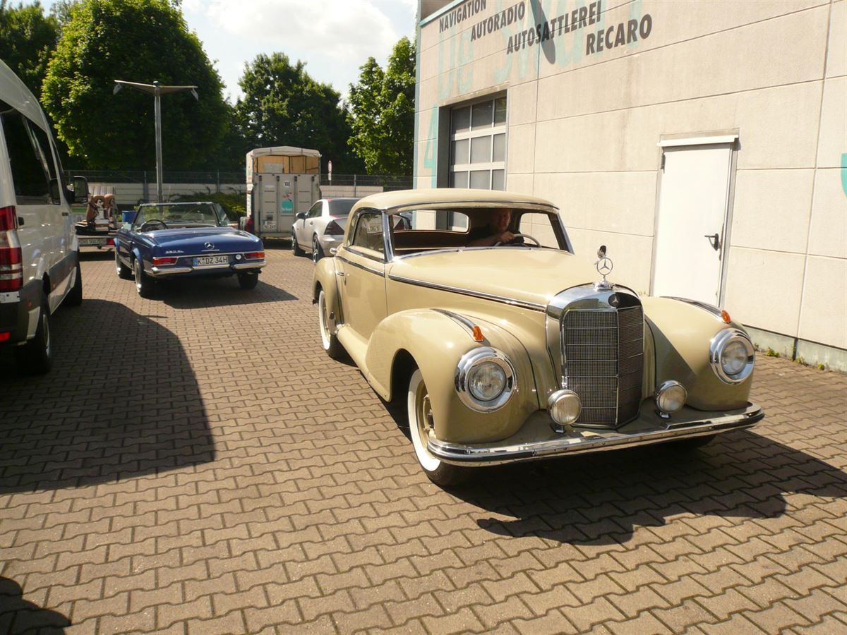 Komplette Innenausstattung, Himmel & Teppichgarnitur neu angefertigt und montiert.