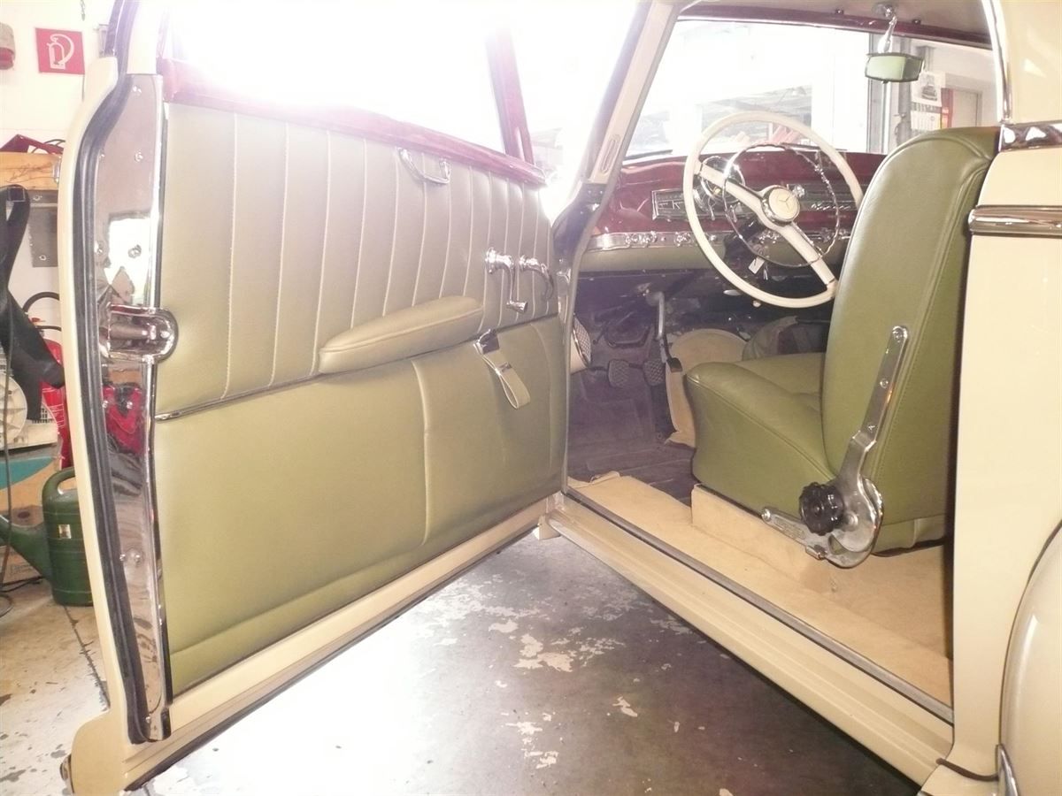 Komplette Innenausstattung, Himmel & Teppichgarnitur neu angefertigt und montiert.