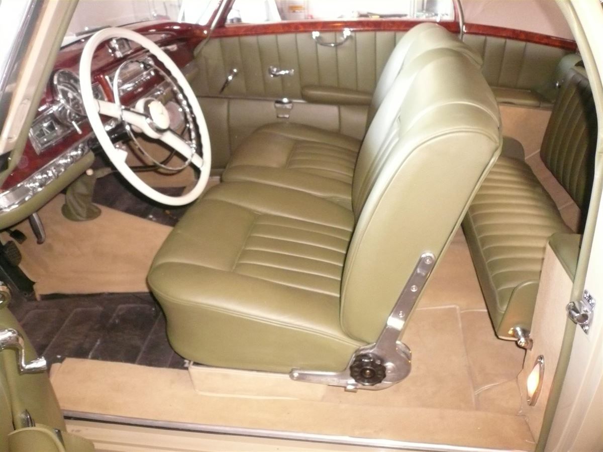 Komplette Innenausstattung, Himmel & Teppichgarnitur neu angefertigt und montiert.