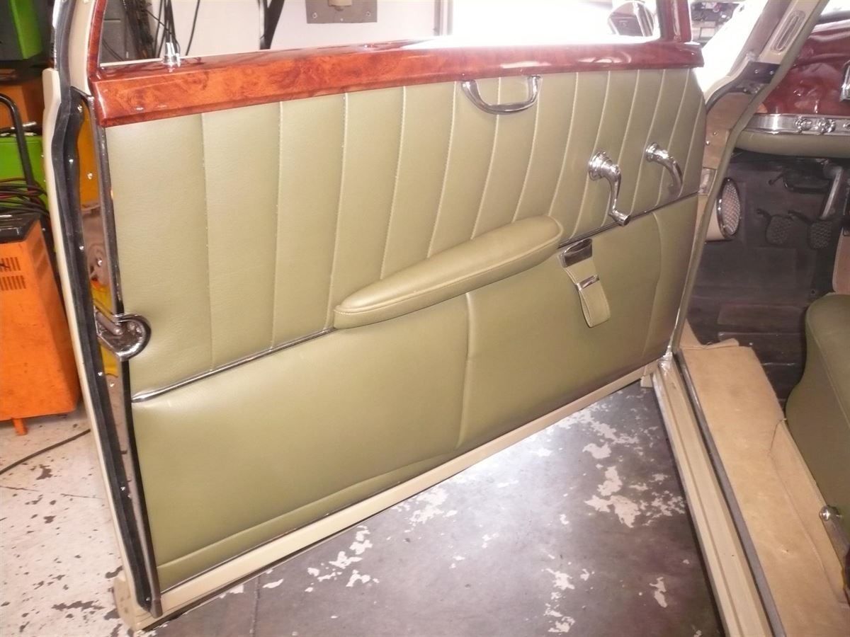 Komplette Innenausstattung, Himmel & Teppichgarnitur neu angefertigt und montiert.