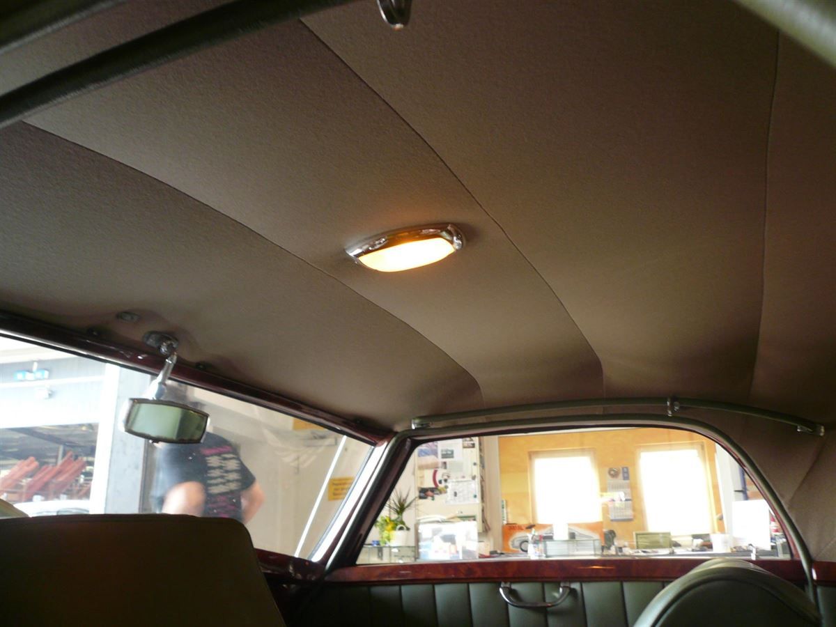 Komplette Innenausstattung, Himmel & Teppichgarnitur neu angefertigt und montiert.