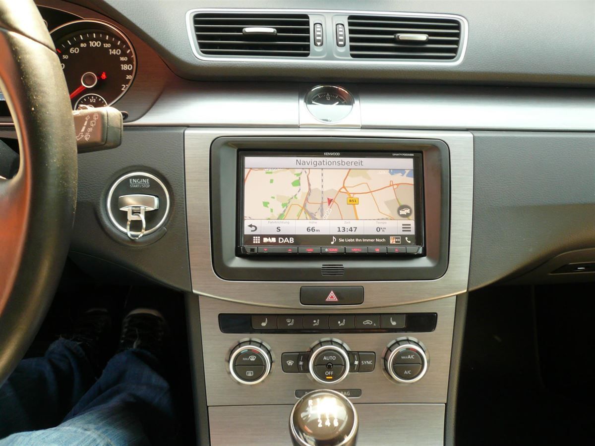 Kenwood DNX-7170DAB Navigation im VW Passat nachgerüstet. OEM Rückfahrkamera High auf das Kenwood adaptiert.