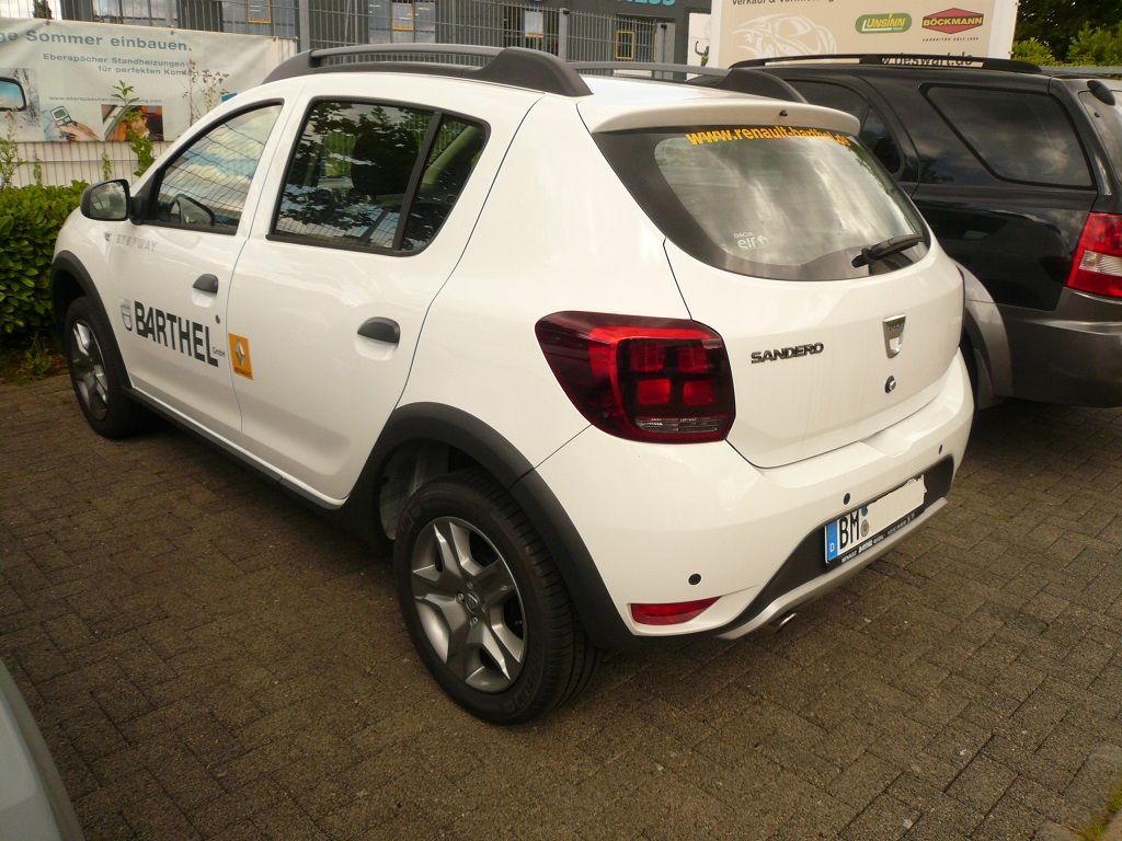 2-stufige Carbon Sitzheizung im Dacia Sandero Stepway nachgerüstet. Schalter in der Mittelkonsole eingearbeitet.