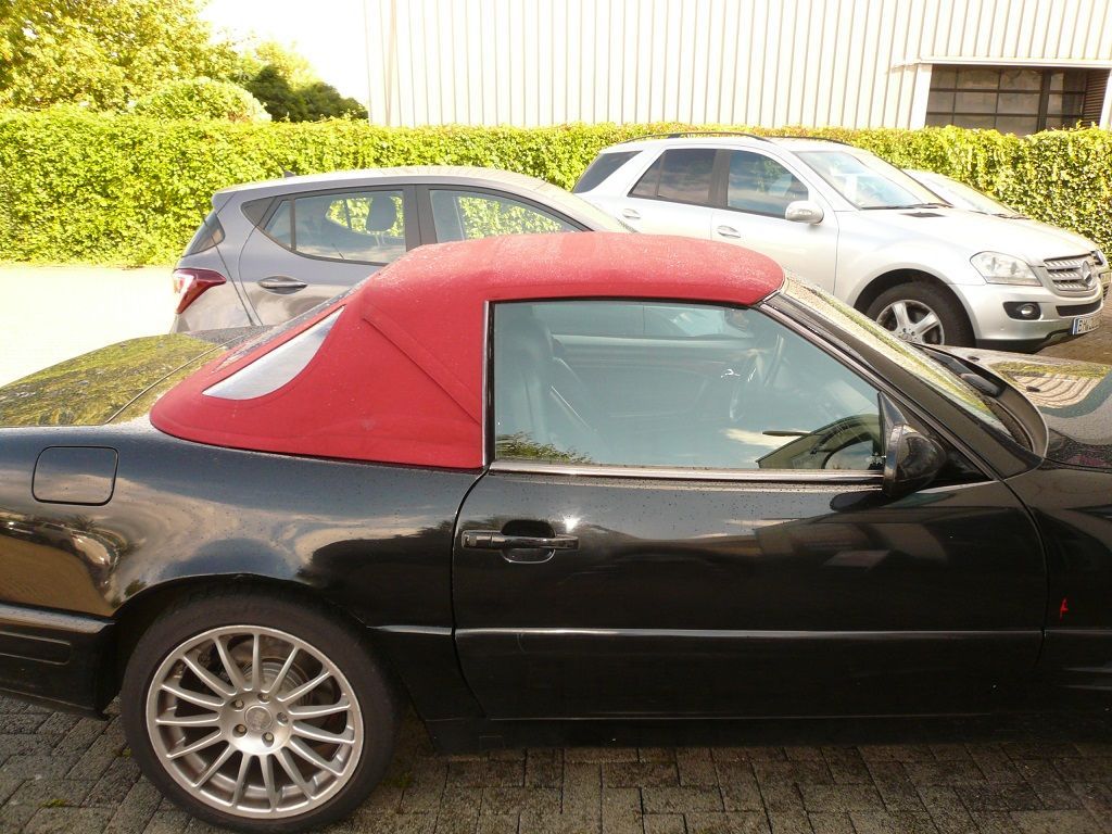Mercedes SL 129er, Verdeckbezug in Sonnenland Stoff schwarz geliefert und montiert.