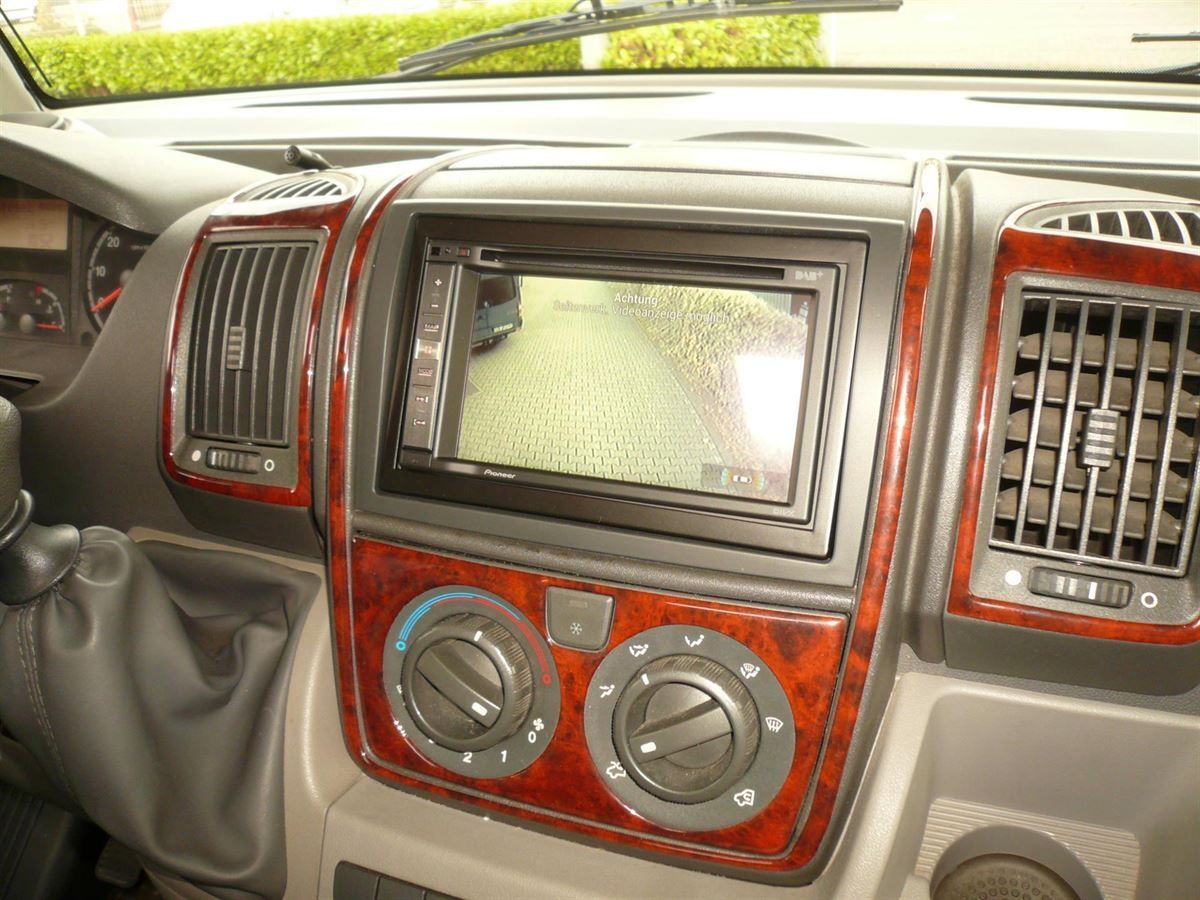 Pioneer AViC-F980DAB 7zoll Navigation mit Rückfahrkamera nachgerüstet.