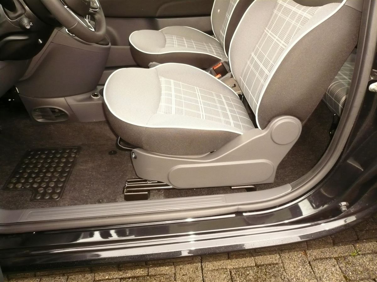 Sitzheizung  2stufig im Fiat 500 2017 nachgerüstet.
