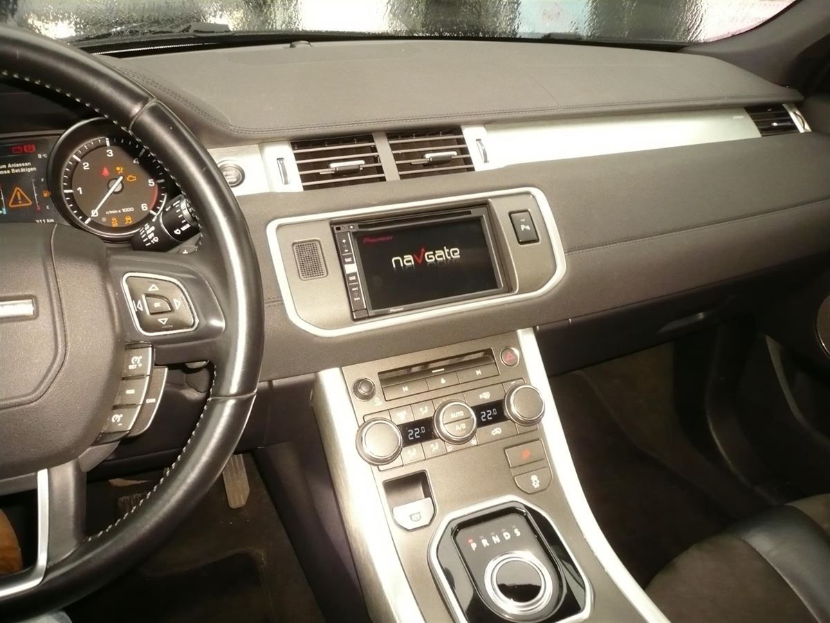 Pioneer AVIC-F980BT im Range Rover Evoque nachgerüstet.