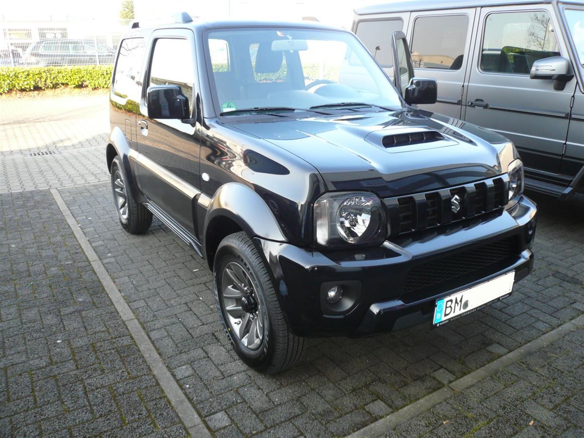 Pioneer AVIC-F980BT inkl. Rückfahrkamera in einem Suzuky Jimny nachgerüstet.