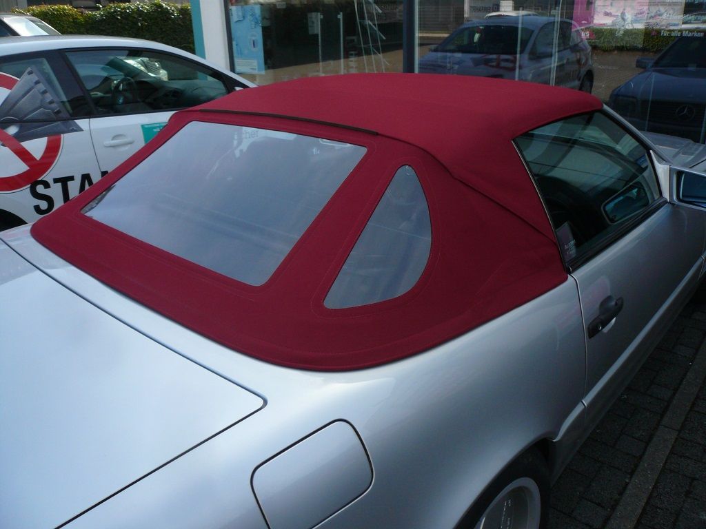 Mercedes SL 129er, Verdeckbezug in Sonnenland Stoff schwarz geliefert und montiert.