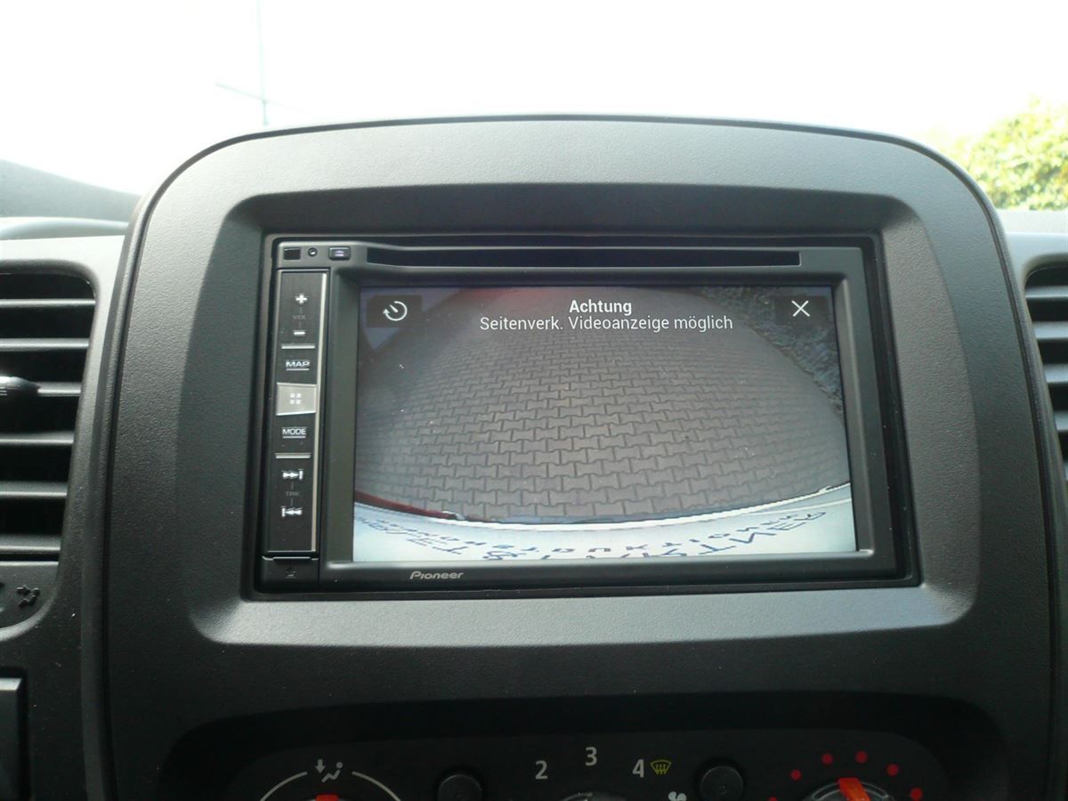 Pioneer AVIC-F980BT inkl. Rückfahrkamera nachgerüstet.