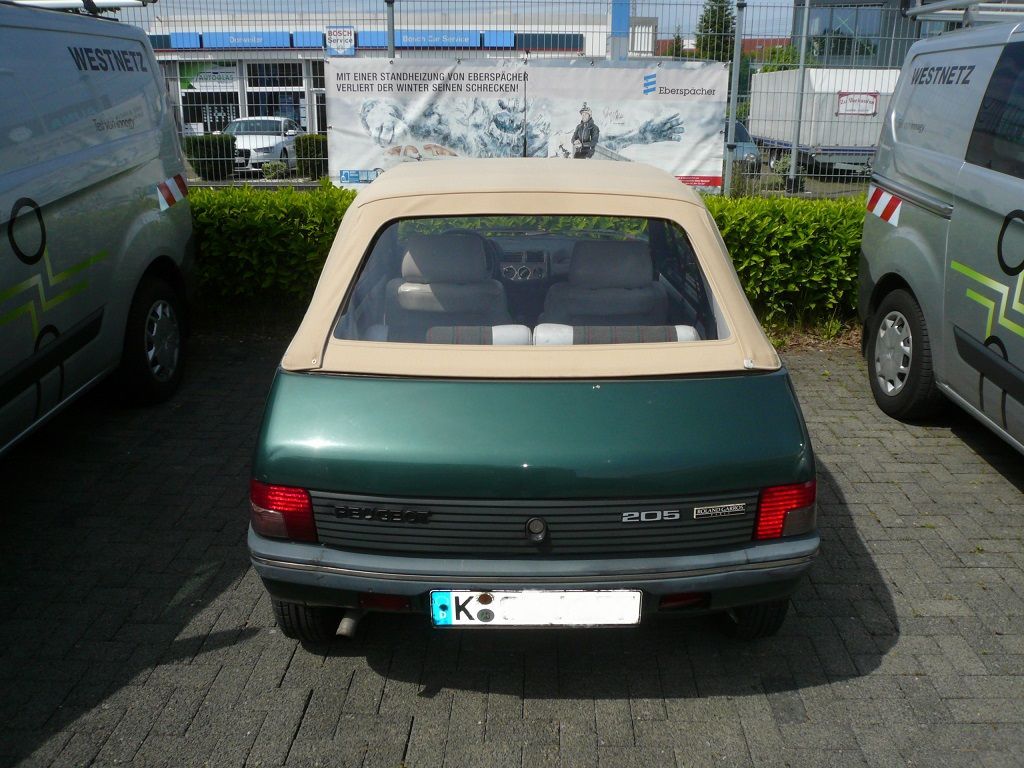 Peugeot 205, Verdeck Bezug in Sonnenland Stoff beige geliefert und montiert.