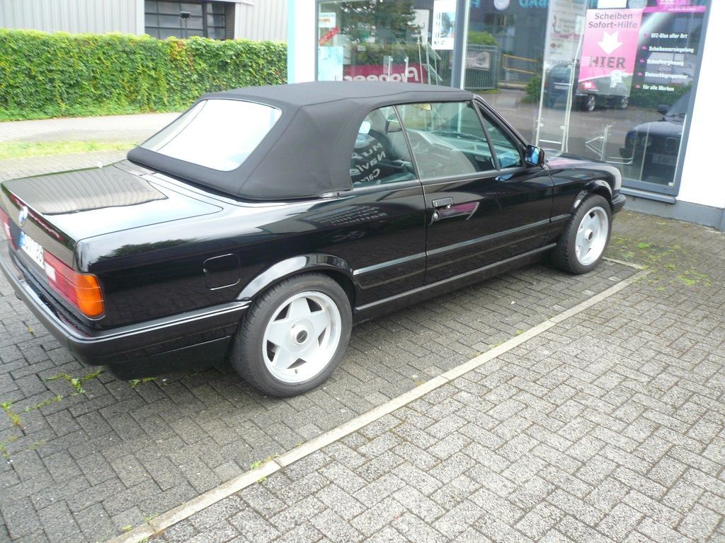 BMW 3er Typ E30 , Verdeckbezug Sonnenland Stoff blau geliefert und montiert.