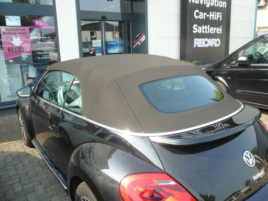 VW Beetle, Verdeckbezug in Sonnenland Stoff schwarz geliefert und montiert.