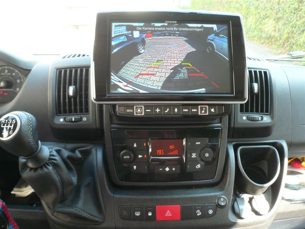 Alpine X902D-DU 9zoll Ducato Navigation mit Rückfahrkamera und Jehnert  3-Wege Soundsystem mit Subwoofer nachgerüstet.