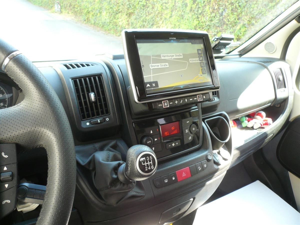 Alpine X902D-DU 9zoll Ducato Navigation mit Rückfahrkamera und Jehnert  3-Wege Soundsystem mit Subwoofer nachgerüstet.