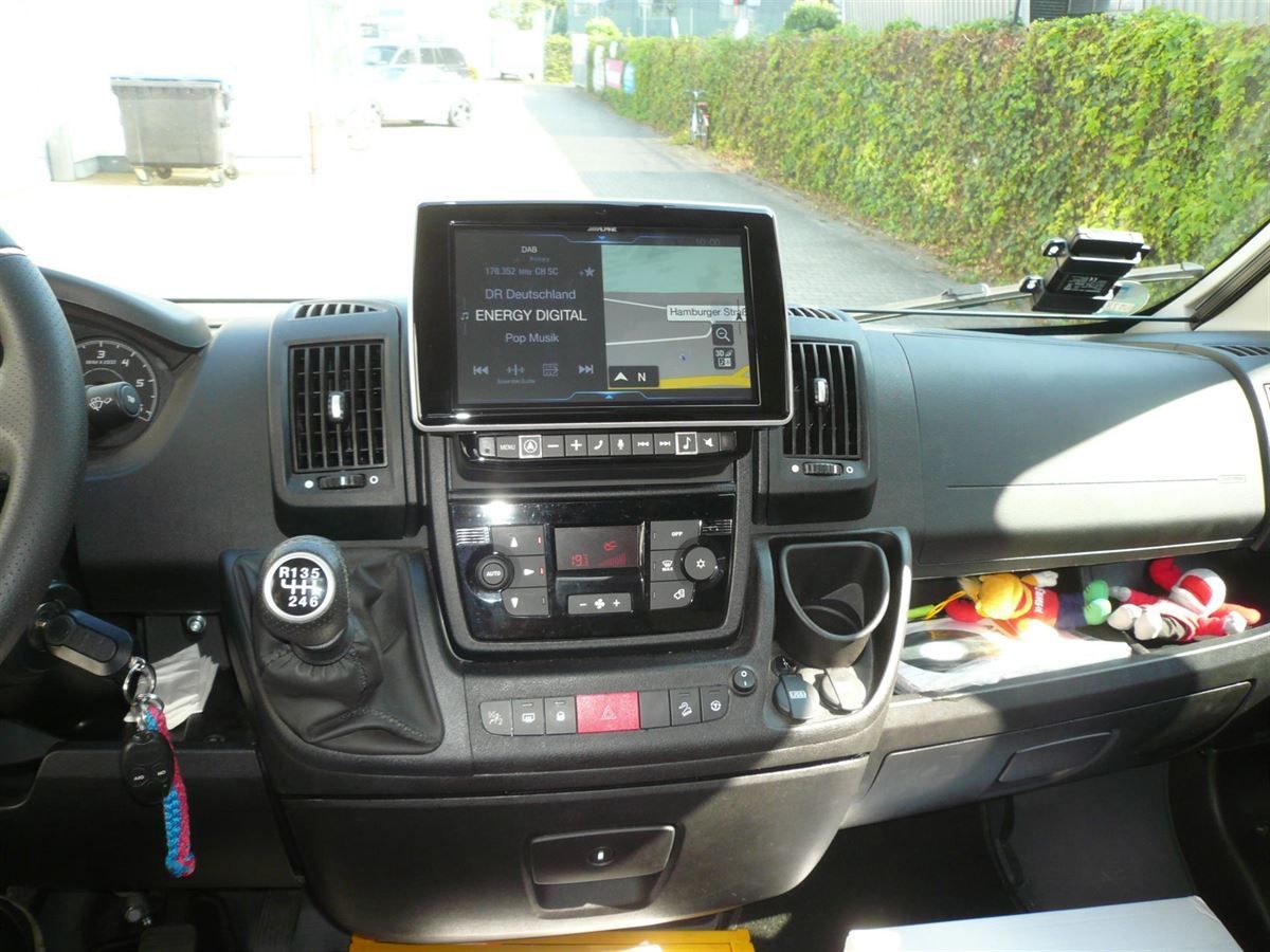 Alpine X902D-DU 9zoll Ducato Navigation mit Rückfahrkamera und Jehnert  3-Wege Soundsystem mit Subwoofer nachgerüstet.