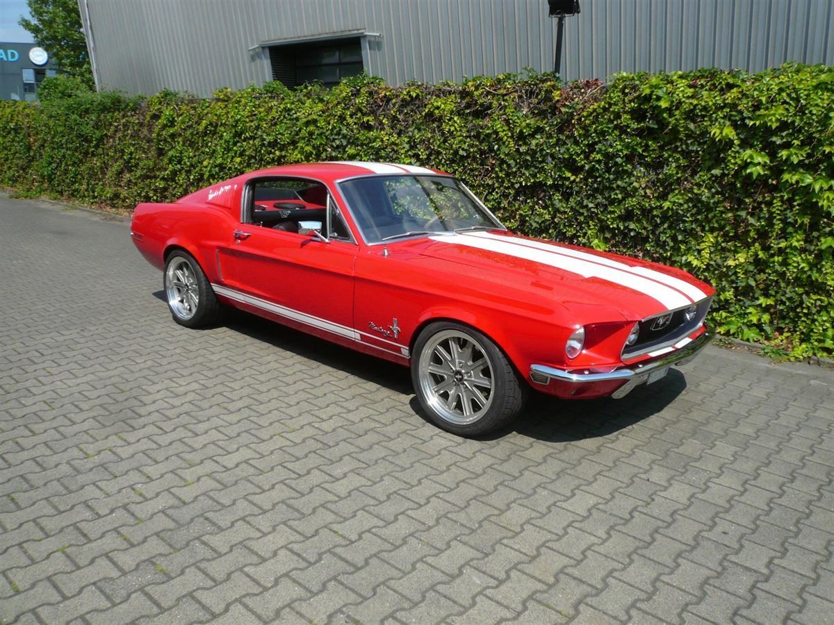 Ford Mustang LP10 (von Lukas Podolski) Innenausstattung angefertigt und montiert.