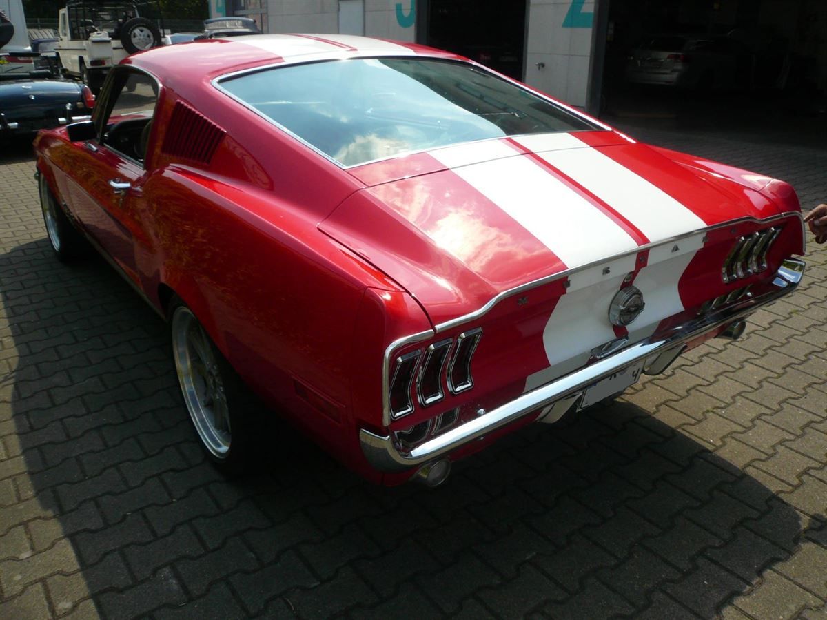 Ford Mustang LP10 (von Lukas Podolski) Innenausstattung angefertigt und montiert.