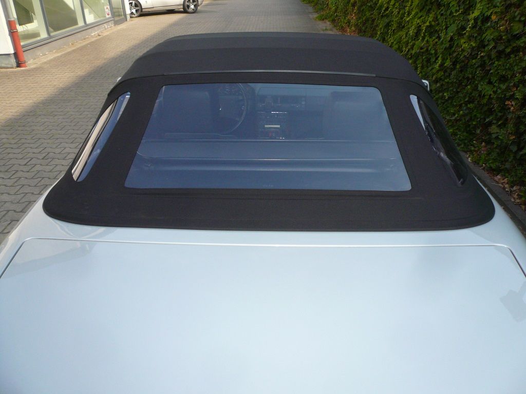Mercedes SL 129er, Verdeckbezug in Sonnenland Stoff schwarz geliefert und montiert.