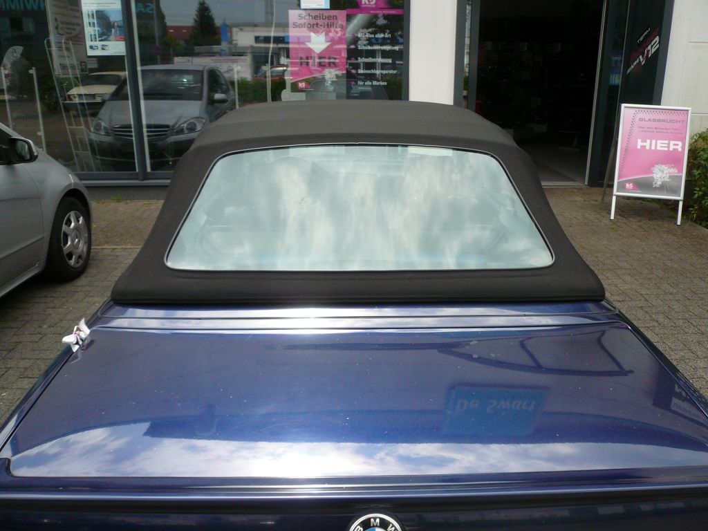 BMW 3er Typ E30 , Verdeckbezug Sonnenland Stoff blau geliefert und montiert.