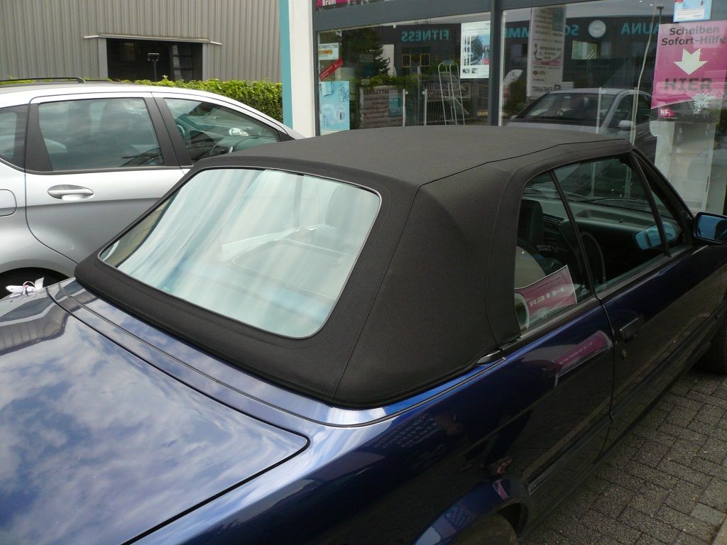 BMW 3er Typ E30 , Verdeckbezug Sonnenland Stoff blau geliefert und montiert.