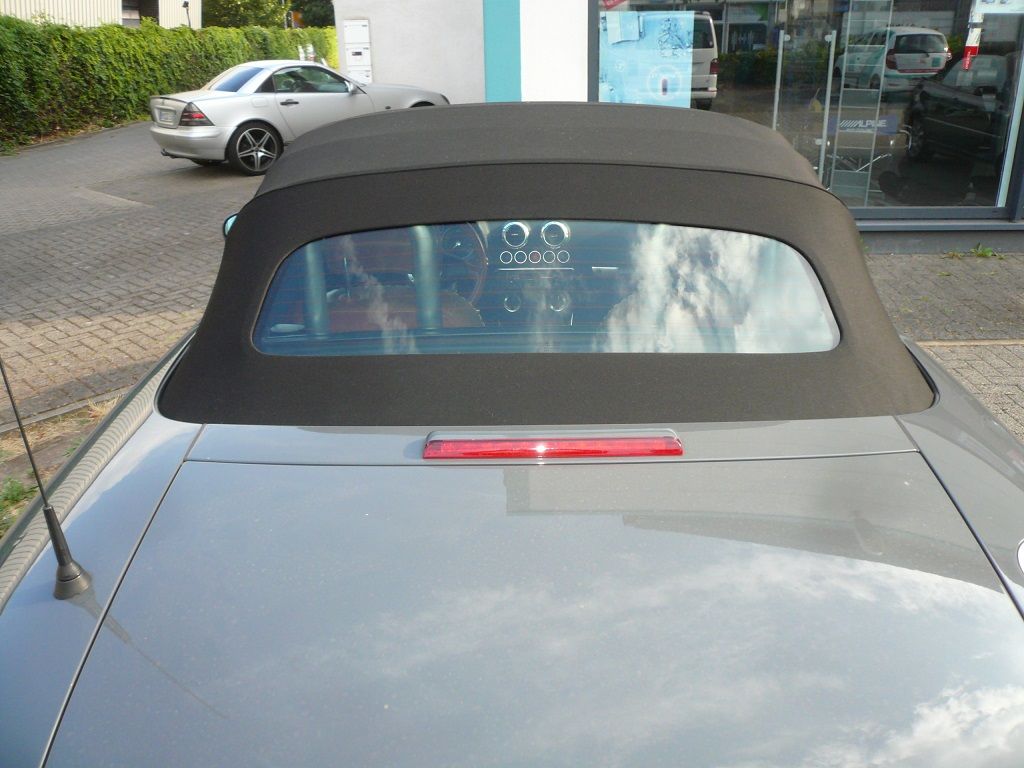 Audi TT , Verdeckbezug Sonnenland Stoff schwarz geliefert und montiert.