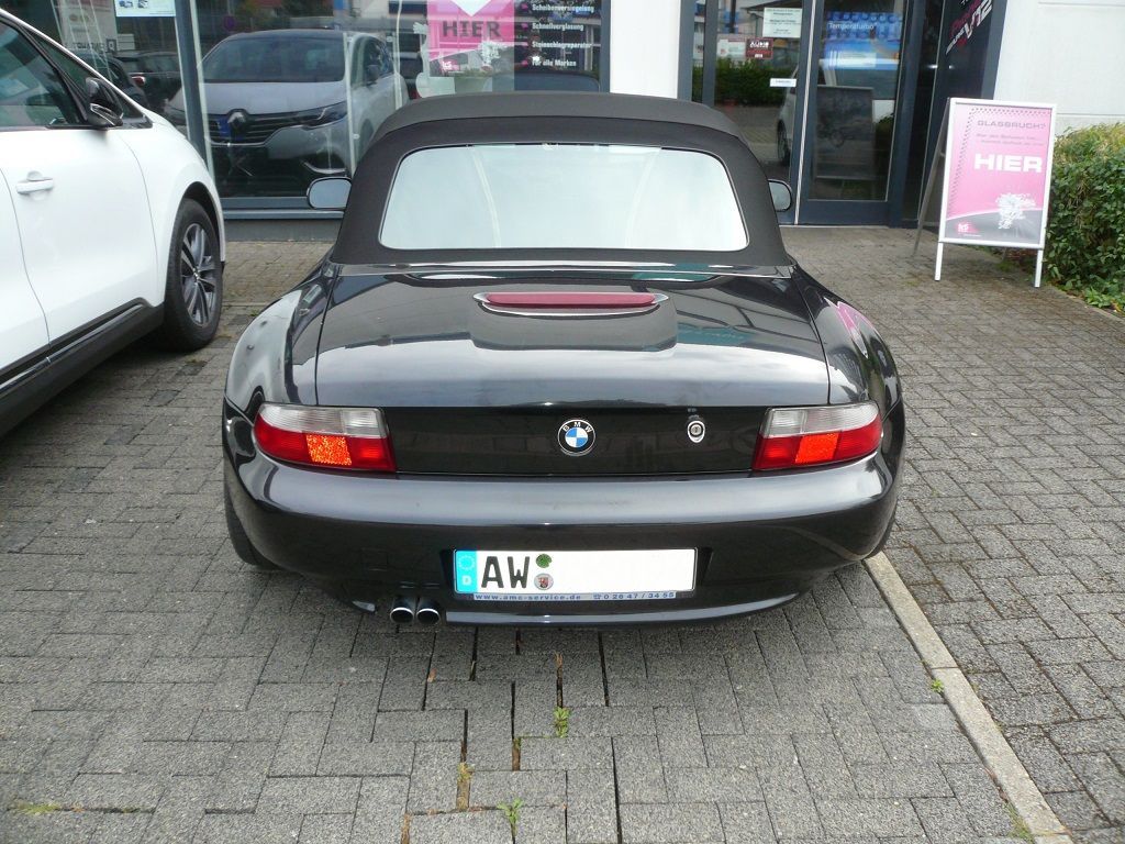 BMW Z3 , Verdeckbezug Sonnenland Stoff schwarz geliefert und montiert.
