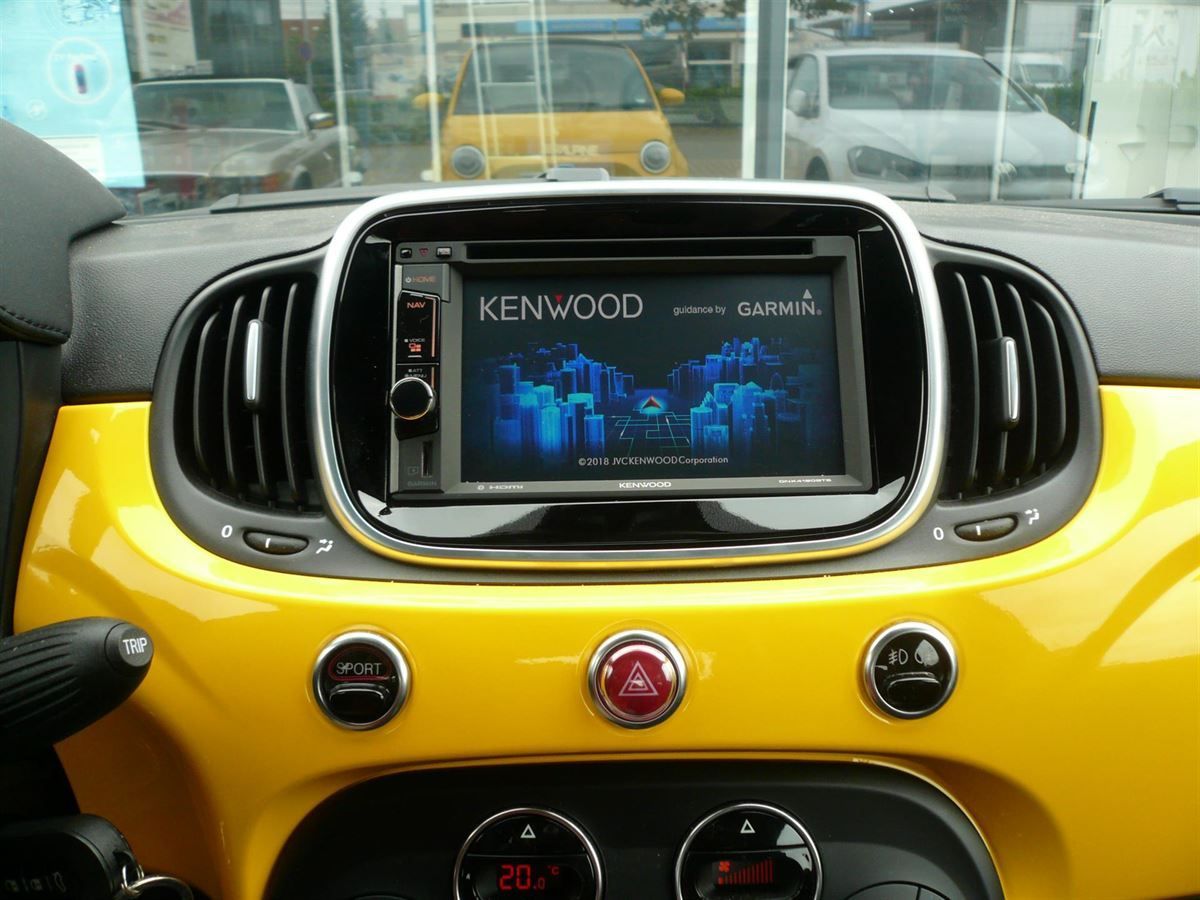 Wir haben im Fiat 500 Abarth Modell 2018 das Kenwood Navi DNX4180BTS nachgerüstet und die werkseitige Lenkradfernbedienung adaptiert.