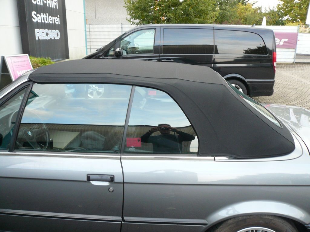 BMW 3er Typ E30 , Verdeckbezug Sonnenland Stoff blau geliefert und montiert.
