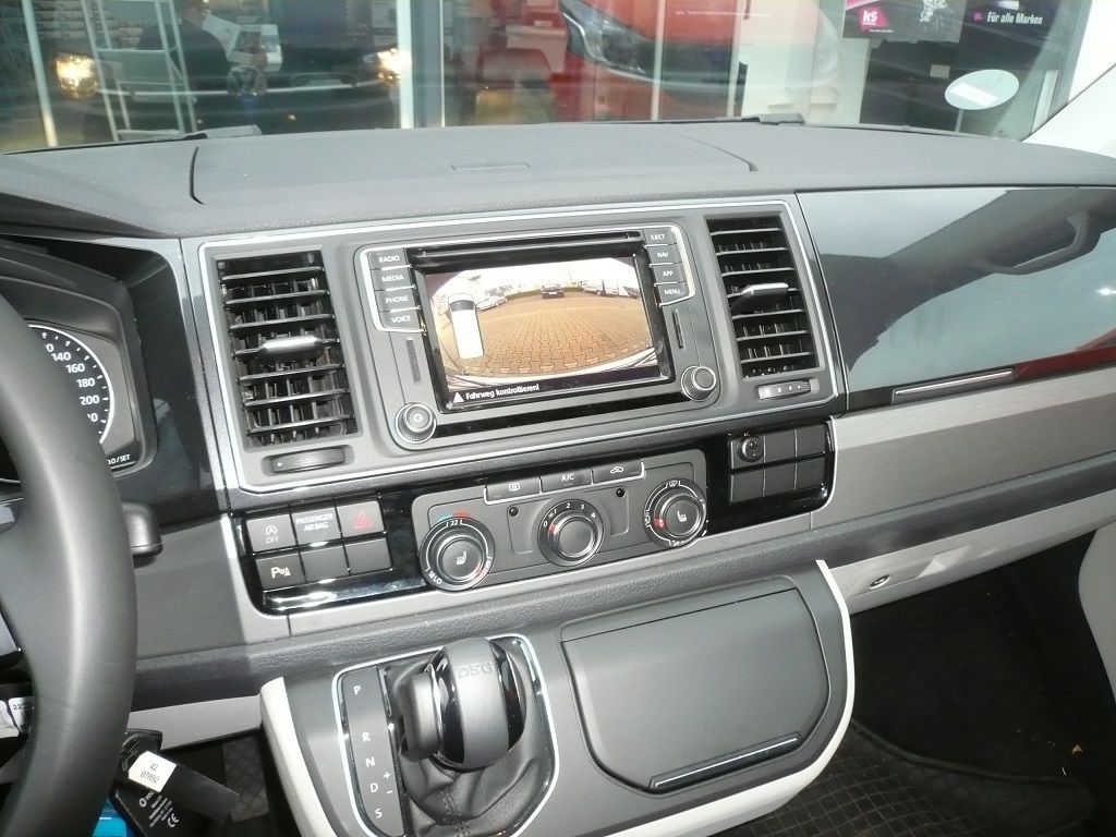 Rückfahrkamera am Original Composition Media MIB VW System nachgerüstet und codiert.