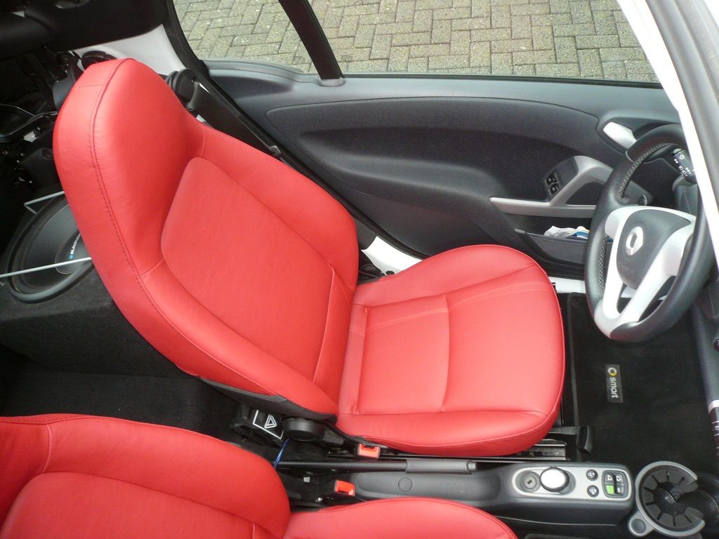 Smart For Two Sitz in Leder Rot neu bezogen.