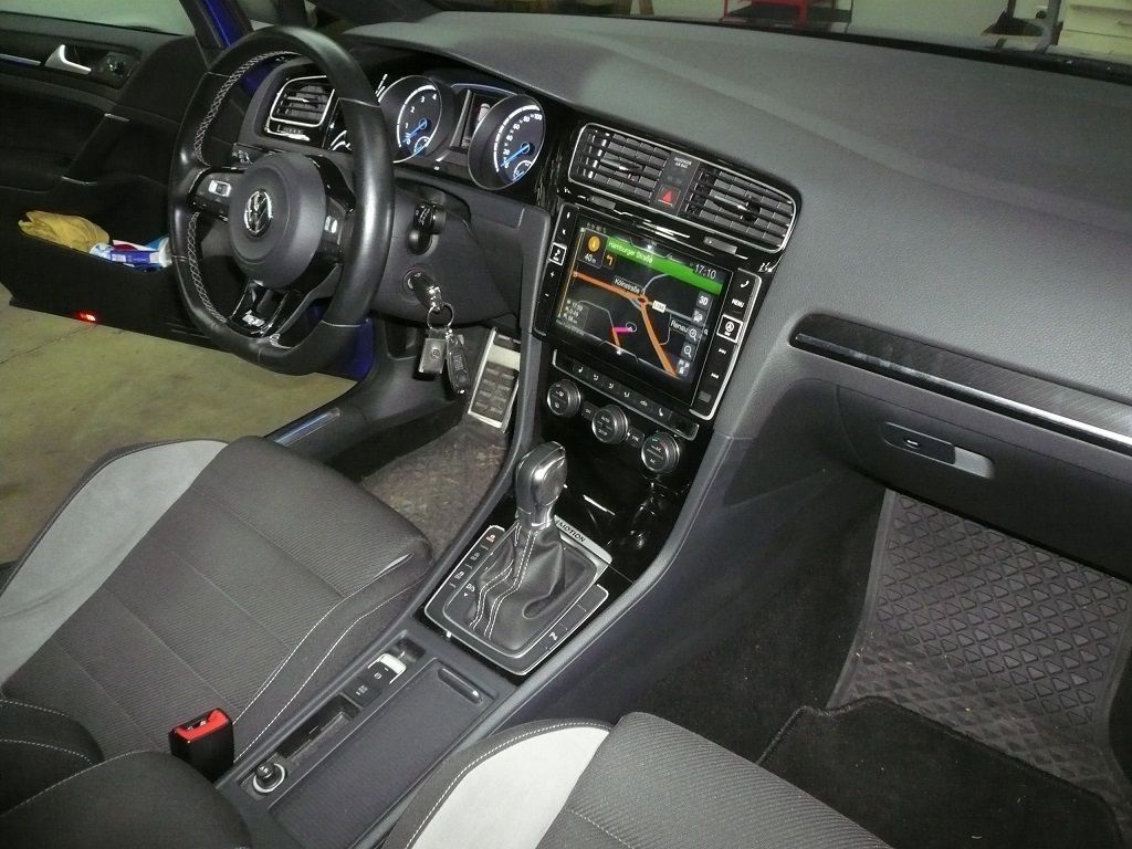 Alpine Navigation X902D-G7 mit 9 Zoll Display im VW Golf 7 nachgerüstet