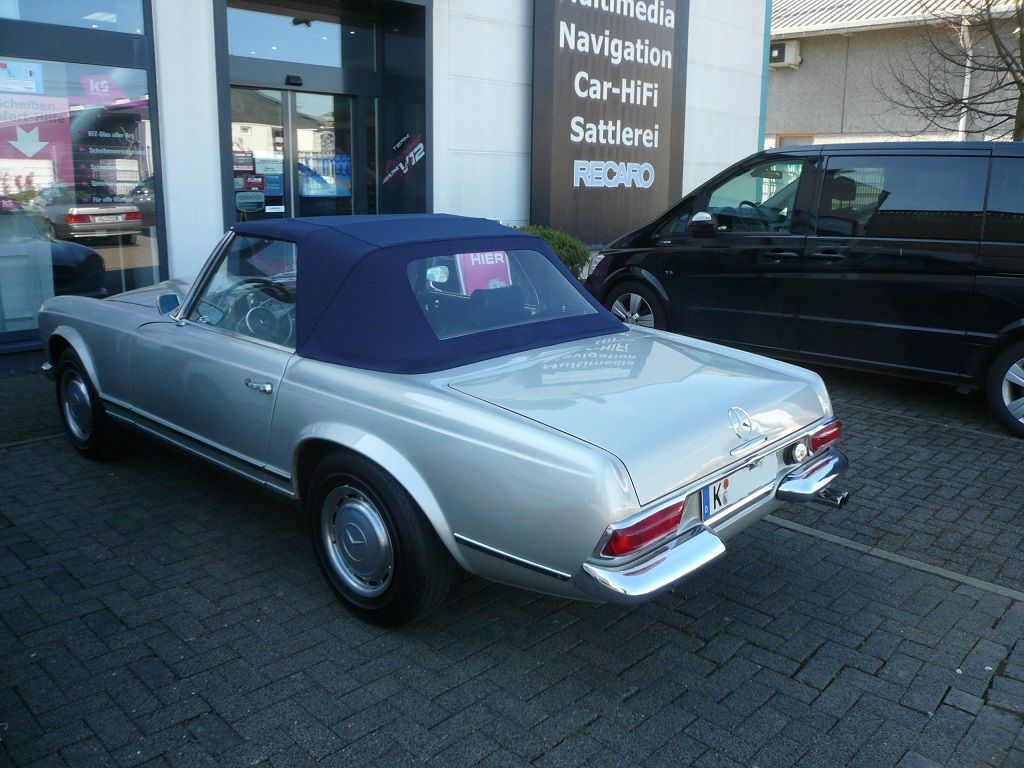 Mercedes Pagode, Verdeckbezug in Sonnenland Stoff blau geliefert und montiert.