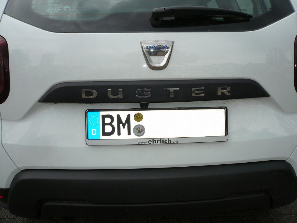 Dacia Duster. Pioneer AVH-Z5200DAB 2-DIN Radio und Rückfahrkamera nachgerüstet.