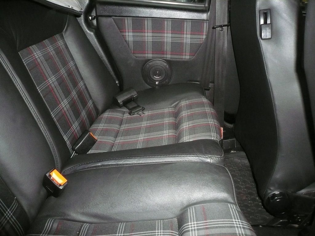 VW Golf 1 GTI, Sitzbezüge in Leder und Original GTI Stoff neu angefertigt und montiert.