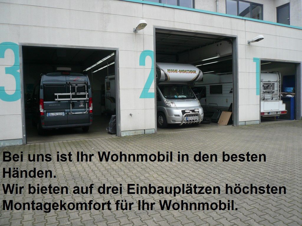 Wir montieren Alarmanlagen, SAT-TV, Multimedia- & Musikanlagen, Navigationen, Rückfahr- & Frontkameras in Ihr Wohnmobil ein.
Bei uns ist Ihr Wohnmobil in den besten Händen.
Wir bieten auf drei Einbauplätzen höchsten Montagekomfort für Ihr Wohnmobil.