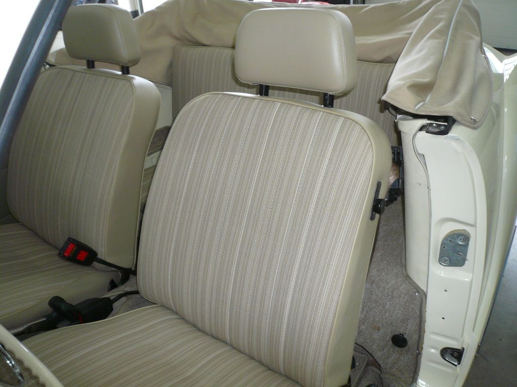 Karmann Ghia Innenausstattung in Stoff/Kunstleder neu angefertigt und montiert.