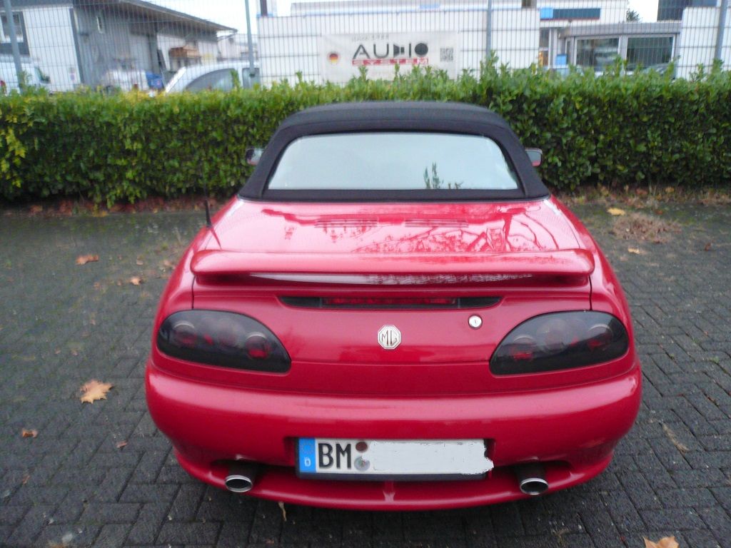 MG-F, Verdeckbezug in Sonnenland Stoff schwarz geliefert und montiert.