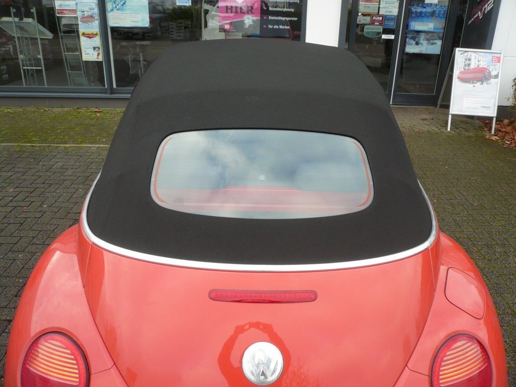 VW Beetle, Verdeckbezug in Sonnenland Stoff schwarz geliefert und montiert.