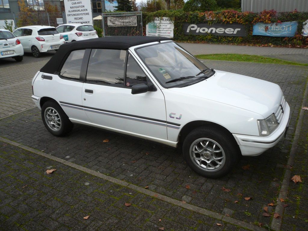 Verdeck Bezug in Sonnenland Stoff schwarz für Peugeot 205 geliefert und montiert