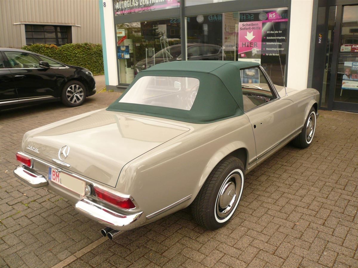 Mercedes Pagode, Verdeckbezug in Sonnenland Stoff blau geliefert und montiert.