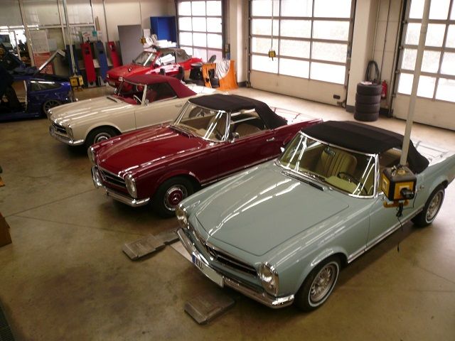 Wir liefern und montieren Cabrioverdecke für Oldtimer Fahrzeuge.