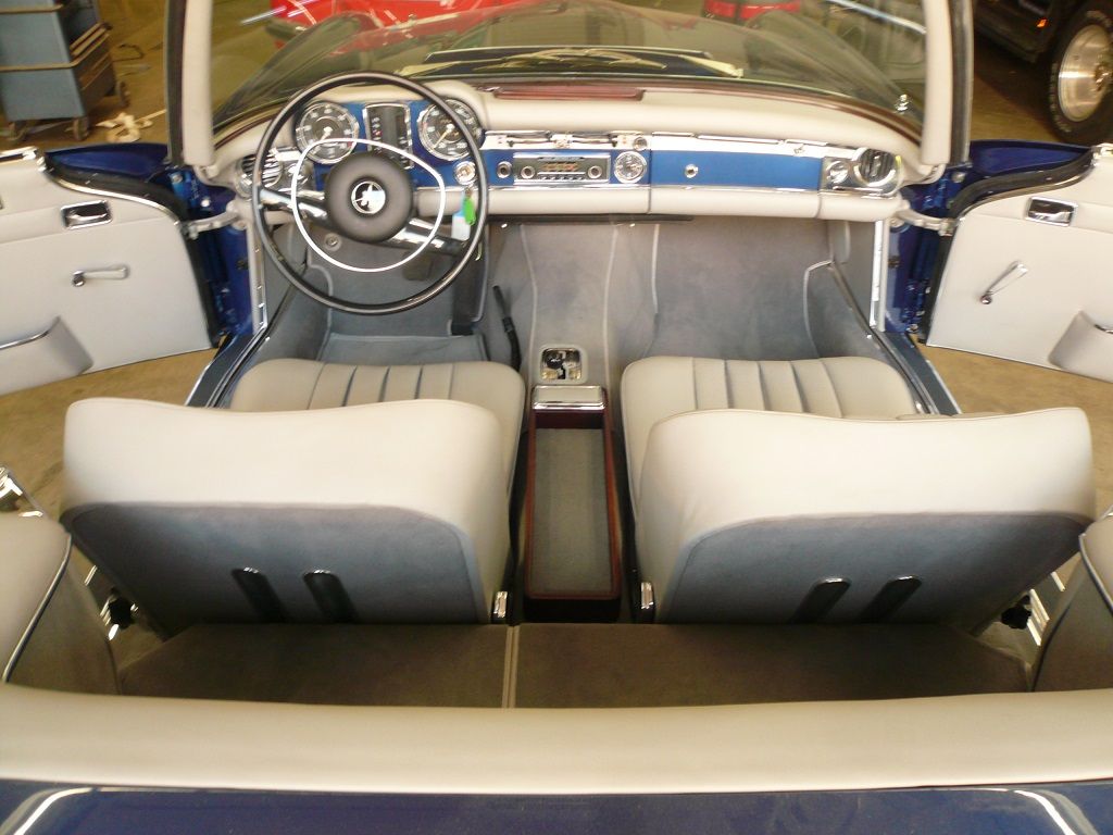 Komplette Innenausstattung & Teppichgarnitur neu angefertigt und montiert.