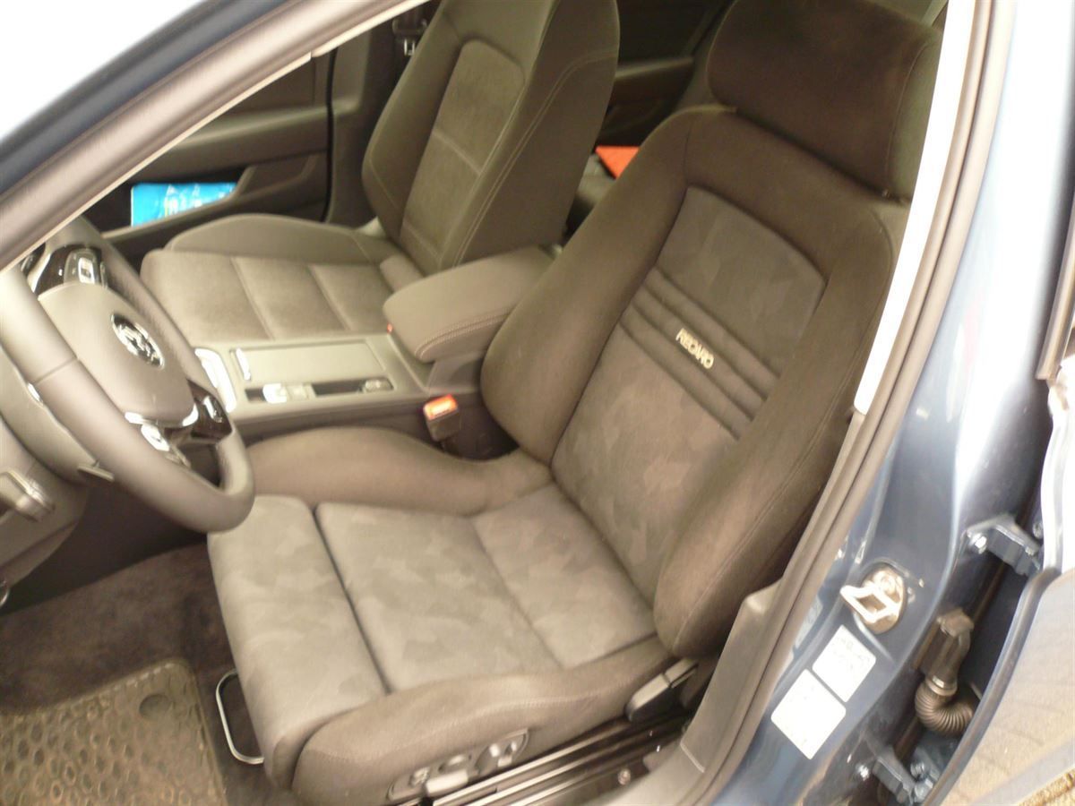 RECARO Ergomed ES im Passat nachgerüstet.