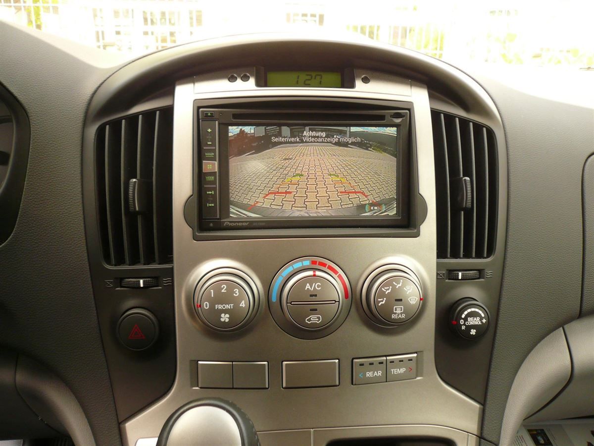 Pioneer AVIC-F970BT inkl Rückfahrkamera im Hyundai H1 nachgerüstet.