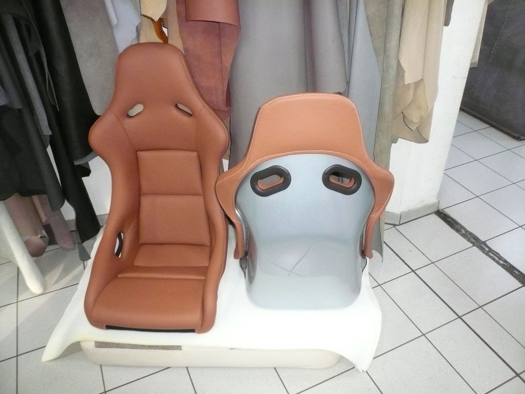 Recaro Pole Position ABE in Original BMW Leder neu bezogen und GFK Schale in Wagenfarbe lackieren lassen.